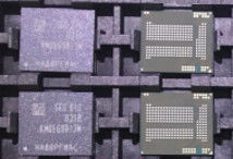 China Van de de Opslagaandrijving van KMQE60013M-B318 -16+16 EMCP D3 32gb Emmc het Geheugenspaander voor Microcontrollers fabriek
